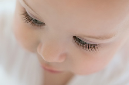 Baby-with-long-eyelashes-featured